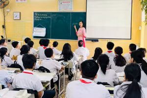 Những giờ ôn tập miệt mài của cô và trò Trường THCS Trần Bích San (Ninh Bình).