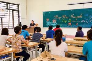 Quang cảnh họp phụ huynh đầu năm tại một trường học ở tỉnh Thái Nguyên. Ảnh: INT