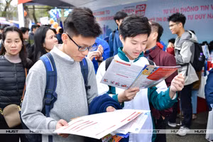 Học sinh tham dự Open Day 2025 tại Đại học Bách khoa Hà Nội. Ảnh: Duy Thành