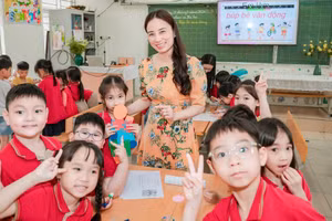 Cô trò Trường Tiểu học Vĩnh Hưng (Vĩnh Hưng, Hà Nội).