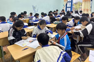 Giờ học phân môn Lịch sử của học sinh Trường THCS Nguyễn Trãi (huyện M’Drắk, Đắk Lắk). Ảnh: NVCC