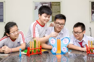 Học sinh khám phá khoa học công nghệ, trải nghiệm nghề nghiệp… tại Trại hè Vinschool. Ảnh: ITN