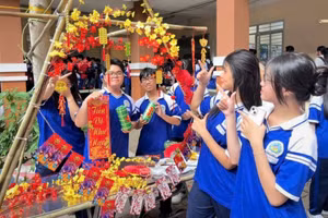 Học sinh TPHCM trong hoạt động vui Xuân, đón Tết. Ảnh: MA