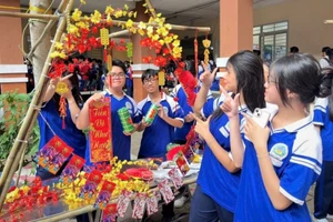 Học sinh TPHCM trong hoạt động vui Xuân, đón Tết. Ảnh: MA
