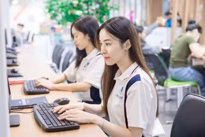 Sinh viên Trường Đại học Mở TPHCM. Ảnh: NTCC