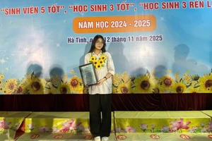 Em Ngô Bảo Châu - Học sinh lớp 11A11, Trường THPT Kỳ Anh (Hà Tĩnh).