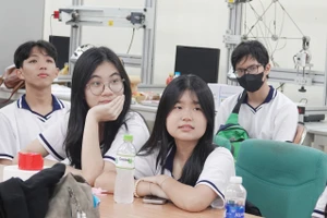 Học sinh trải nghiệm môi trường học tập ở bậc đại học tại Trường Đại học Quốc tế (Đại học Quốc gia TP Hồ Chí Minh). Ảnh: Lê Nam