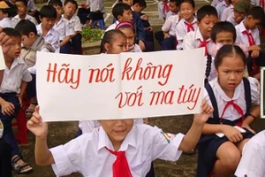 Học sinh tham dự hoạt động tuyên truyền nói không với ma túy. Ảnh: ITN