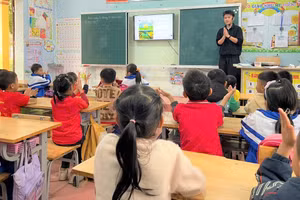 Giờ học kỹ năng sống tại Trường Phổ thông DTBT Tiểu học Châu Hội (Quỳ Châu, Nghệ An). Ảnh: NTCC