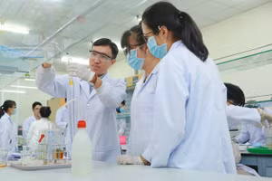 Hoạt động nghiên cứu khoa học của Trường Đại học Quốc tế (Đại học Quốc gia TP Hồ Chí Minh). Ảnh: Nguyễn Ngọc