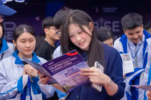 Học sinh tìm hiểu các ngành, chương trình đào tạo của Trường Đại học Thăng Long năm 2026. Ảnh: NTCC