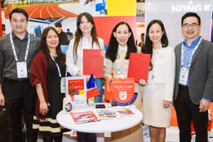 Trường Đại học Văn Lang ký kết hợp tác với các đối tác quốc tế tại APAIE 2026. Ảnh: VLU 