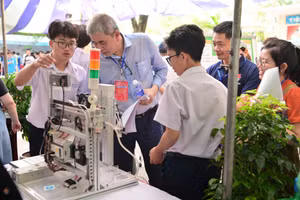 Sản phẩm sáng tạo công nghệ của học sinh Trường THPT Trần Phú (Đà Nẵng) tham gia Ngày hội công nghệ học sinh - sinh viên 2025 do Trường Đại học Bách khoa (Đại học Đà Nẵng) tổ chức. Ảnh: PV