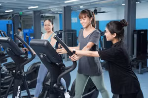 Ngày càng nhiều người trẻ đến phòng tập gym. Ảnh: The New Gym
