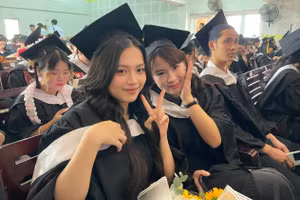 Sinh viên Trường Đại học Bình Dương trong lễ tốt nghiệp. Ảnh: Hà An