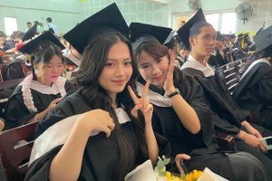 Sinh viên Trường Đại học Bình Dương trong lễ tốt nghiệp. Ảnh: Hà An