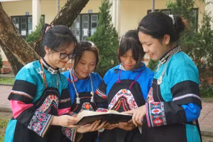 Học sinh dân tộc Bố Y học tập tại Trường THPT DTNT tỉnh Lào Cai. Ảnh minh họa: VGP