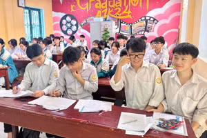 Trường THPT Hoàng Quốc Việt, TP Yên Bái vận dụng công nghệ giúp học sinh ôn tập.