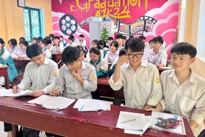Trường THPT Hoàng Quốc Việt, TP Yên Bái vận dụng công nghệ giúp học sinh ôn tập.