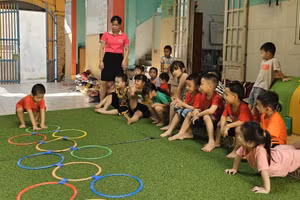 Một giờ học của cô trò lớp Mẫu giáo Thiên Nga, phường Đông Hưng Thuận, TP Hồ Chí Minh. Ảnh: NVCC