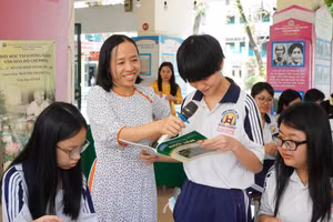 Giờ học của học sinh lớp 12, Trường THPT Bình Tân. Ảnh: NTCC