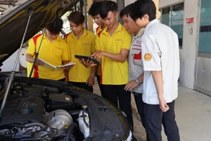 Sinh viên Trường Cao đẳng Đại Việt Sài Gòn trong giờ thực hành công nghệ ô tô. Ảnh: NTCC