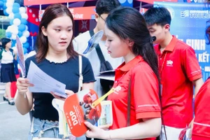 Học sinh tham dự Ngày hội lựa chọn nguyện vọng năm 2025. Ảnh: INT