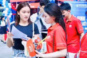 Học sinh tham dự Ngày hội lựa chọn nguyện vọng năm 2025. Ảnh: INT