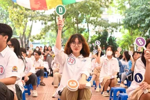 Hoạt động ngoại khóa thi tìm hiểu kiến thức pháp luật dành cho học sinh THPT. Ảnh: Trường THPT Nguyễn Bỉnh Khiêm (Hà Nội)