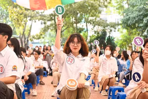 Hoạt động ngoại khóa thi tìm hiểu kiến thức pháp luật dành cho học sinh THPT. Ảnh: Trường THPT Nguyễn Bỉnh Khiêm (Hà Nội)