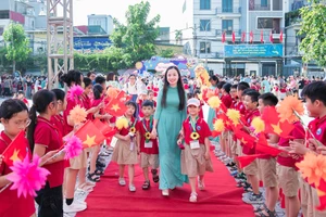 Trường Tiểu học Vĩnh Hưng (Hà Nội) đón học sinh lớp 1.