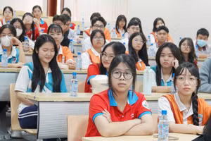 Học sinh THPT trải nghiệm môi trường học tập tại Trường Đại học Quốc tế (Đại học Quốc gia TPHCM). Ảnh: Bùi Diễn