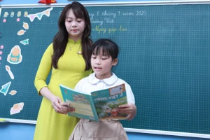 Dù công nghệ có phát triển đến đâu thì vai trò của người thầy trong xã hội vẫn luôn được khẳng định. Ảnh minh họa: Đình Tuệ