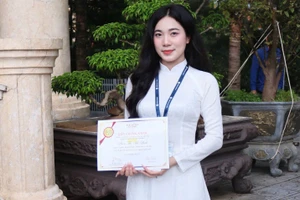 Phan Thị Hà Linh (SN 2004), sinh viên năm thứ 4, lớp K15 - Giáo dục Tiểu học, Khoa Sư phạm, Trường Đại học Hà Tĩnh.