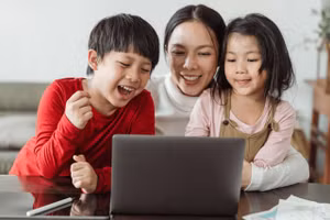 Phụ huynh và trẻ em cần được trang bị kiến thức, kỹ năng cơ bản để tham gia môi trường mạng. Ảnh minh họa: ITN.