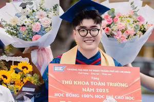 Lâm Tiến tại lễ tốt nghiệp năm 2025. 