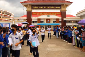 Thí sinh trong Kỳ thi tốt nghiệp THPT năm 2025 tại Điểm thi Trường THPT U Minh (Cà Mau). 