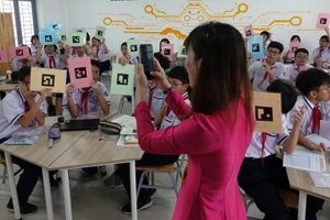 Một tiết học ứng dụng công nghệ chuyển đổi số, trí tuệ nhân tạo tại Trường THCS Mạc Đĩnh Chi (TPHCM). Ảnh minh họa: INT