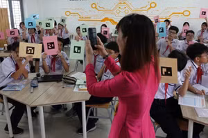 Một tiết học ứng dụng công nghệ chuyển đổi số, trí tuệ nhân tạo tại Trường THCS Mạc Đĩnh Chi (TPHCM). Ảnh minh họa: INT