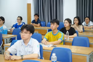 Thí sinh dự thi đánh giá năng lực do Đại học Quốc gia TPHCM tổ chức năm 2025. Ảnh: Lê Nam