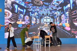 Trường THPT Lê Hồng Phong tuyền truyền về tệ nạn ma túy. Ảnh: Linh An