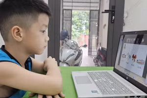 Học sinh Hà Nội học trực tuyến trong các ngày 6 - 7/10. Ảnh: Đình Tuệ 