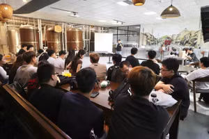 Sinh viên BUV thực tập tại Nhà máy bia C-Brewmaster ở Mê Linh (Hà Nội). Ảnh: Website nhà trường