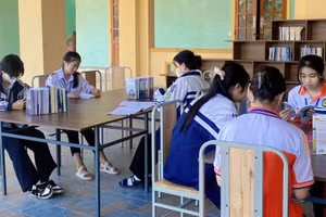 Học sinh đọc sách ở thư viện Trường THPT Nghi Lộc 2 (Nghi Mỹ, Nghi Lộc, Nghệ An). Ảnh: NVCC