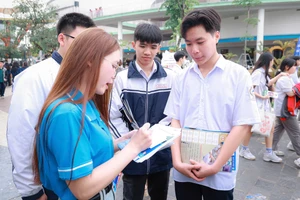 Học sinh tham dự ngày hội gắn kết giáo dục nghề nghiệp Hà Nội với thị trường lao động năm 2025. Ảnh: INT