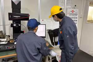 Sinh viên Đại học Bách khoa Hà Nội thực tập tại doanh nghiệp của Nhật Bản. Ảnh: NTCC