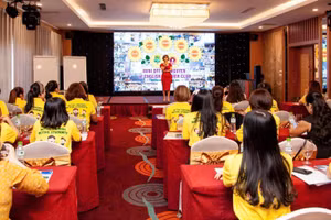 Một buổi chia sẻ của Câu lạc bộ giáo viên tiếng Anh toàn quốc. Ảnh: NVCC