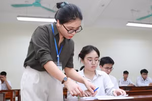 Thí sinh tham dự Kỳ thi tốt nghiệp THPT năm 2025 tại Ninh Bình. Ảnh: Đình Tuệ