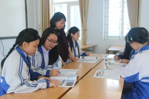 Giờ ôn tập của đội tuyển học sinh giỏi môn Lịch sử, Trường THPT chuyên Lê Quý Đôn.