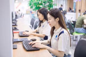 Sinh viên Trường Đại học Mở TPHCM. Ảnh: NTCC